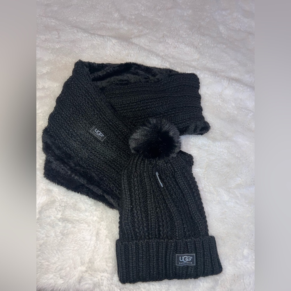 ❄️❄️❄️UGG HAT AND SCARF SET❄️❄️❄️